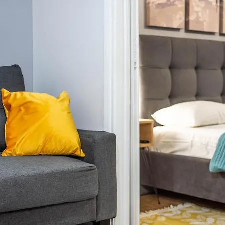 Fav Flat In Apartment *
